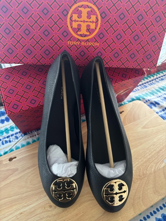Tory Burch Shoes - *.New* Tory Burch Black Chelsea Ballet Flat Leather Flats w/ Gold Emblem size 9
